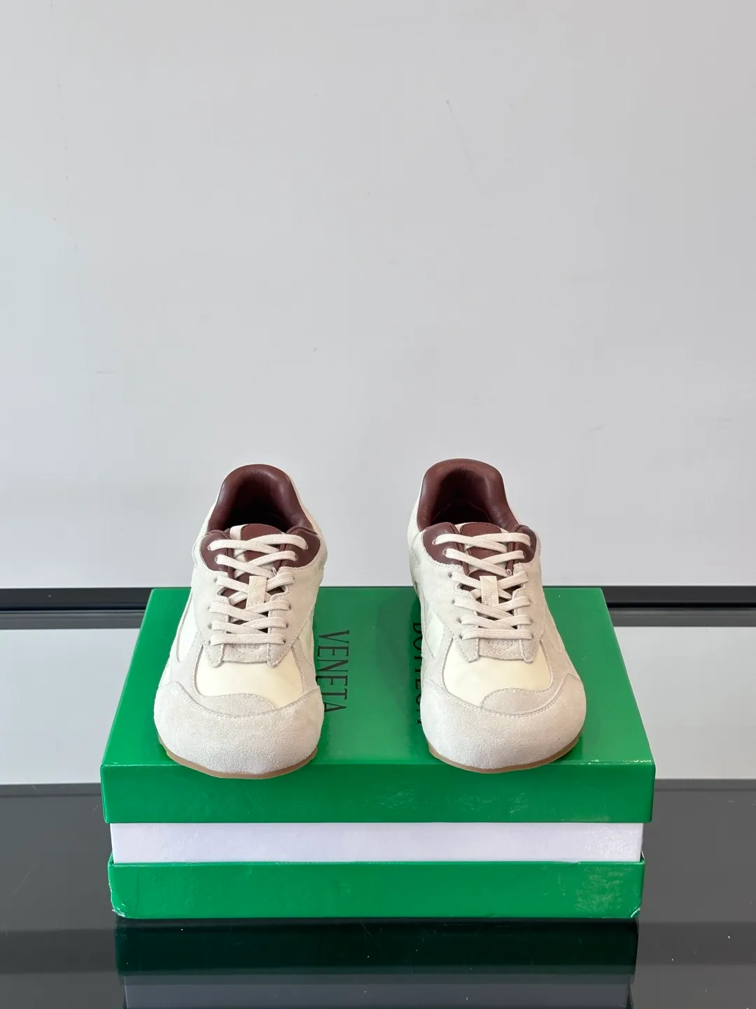 p600 "Bv" new orbit👫 casual sneakers for couples, the retro style of the millennium is so handsome, a super cool fashion item, the most important thing is that it feels incomparably comfortable on the feet, and the design style is also perfect. It will definitely be the one you wear most in daily life, original development, high quality presentation! Size: 35-45 (men’s size 38.45 customized)